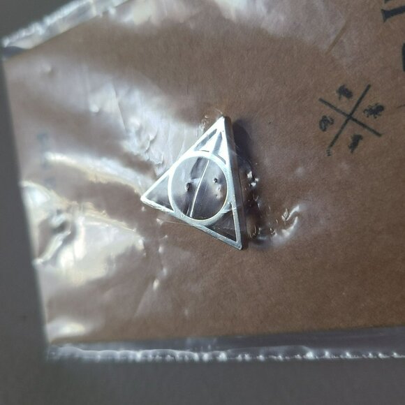 Deathly Hallows Charm Pin Badge Official Harry Potter Tokyo Warner Bros Studio - Picture 3 of 8
